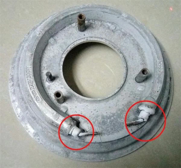 Why is There White Powder Flowing Out of the Heating Tube